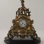 890 6221 TABLE CLOCK